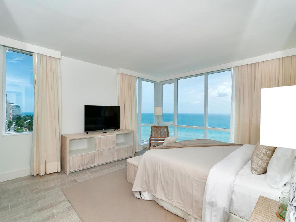 3 Bedroom Direct Ocean Front located at 1 Hotel & Homes -919 Main image 2